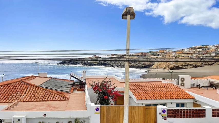 Harmony Beach House - 2Br Sea Views Terrace in Playa del Hombre, Telde