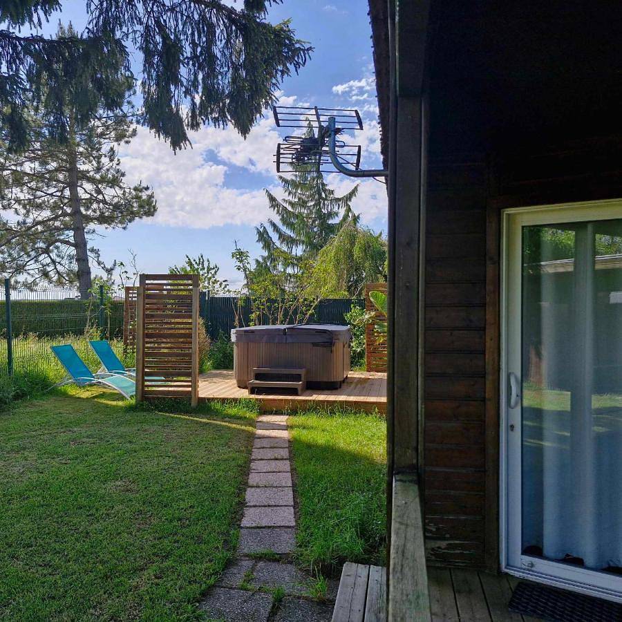 Chalet Jacuzzi/spa privatif Perce Neige in Plombières-les-Bains, Parc naturel régional des Ballons des Vosges
