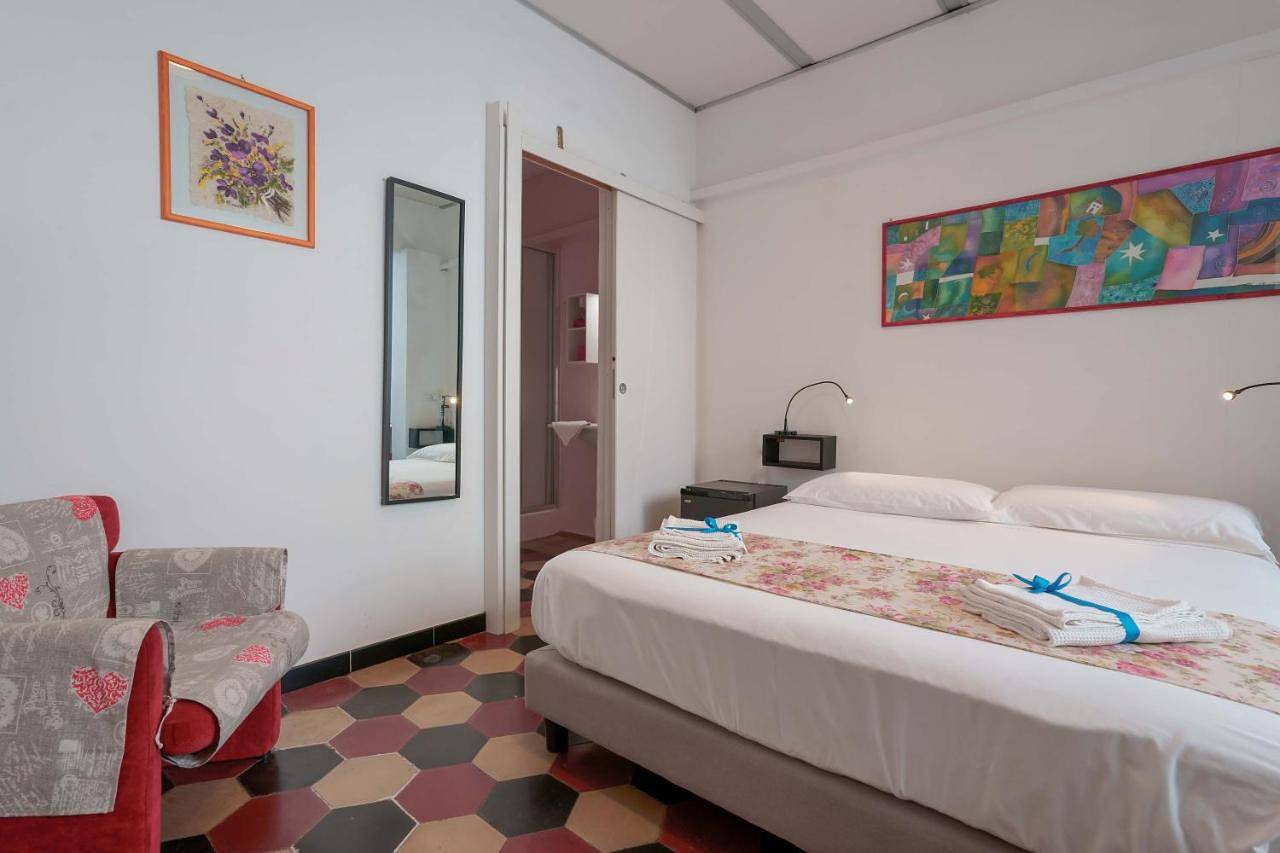 Double Room with Private External Bathroom in Bonaria, Cagliari