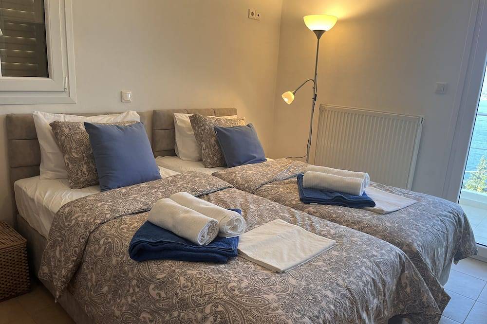Luxe Villa met Zwembad, Zeezicht en Veel Privacy in Nikiana, Alexandros