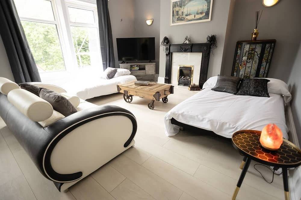 Entire apartment, The Beach House - 3 Bedroom Coastal Escape in South Shields. in South Shields, South Tyneside