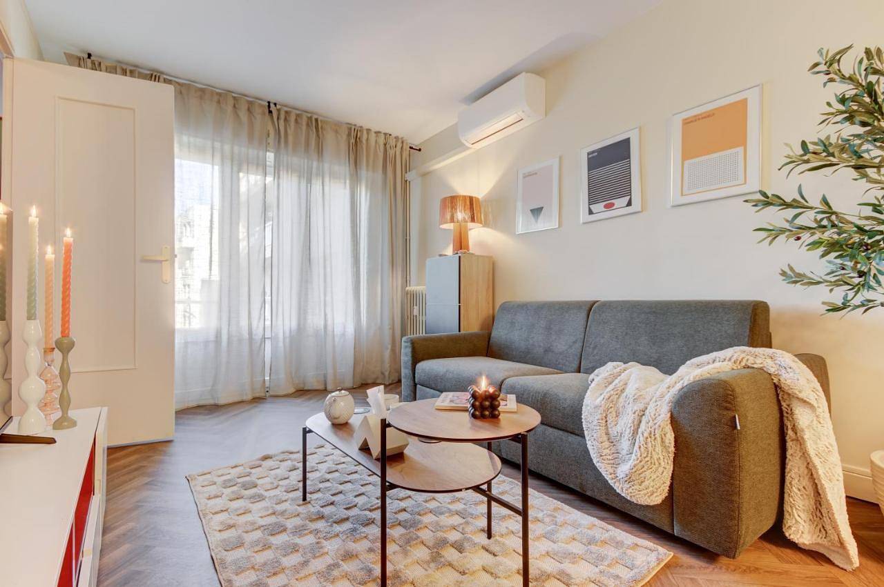 Appartement entier, Cosy appartement Calme rénové proche aéroport gare et mer in Saint-Laurent-du-Var, Côte méditerranéenne (France)