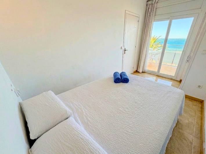 Entire apartment, Holiday apartment for 6 people with terrace in Platja de Sant Margarida (Roses), Roses