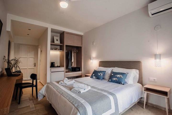 Hôtel, avec Balcon et Terrasse ainsi que Jardin et Vue