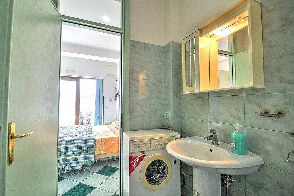 Villa Antea: Un caratteristico e accogliente appartamento costruito sul terreno in pendio di fronte al mare. in Ravello, Sorrento Coast