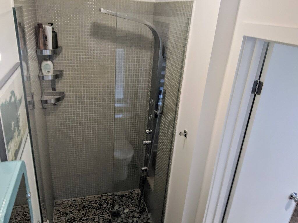 Entire apartment, Adorable mini-house in heart of Trinity Bellwoods in Toronto, Lake Ontario (Canada)