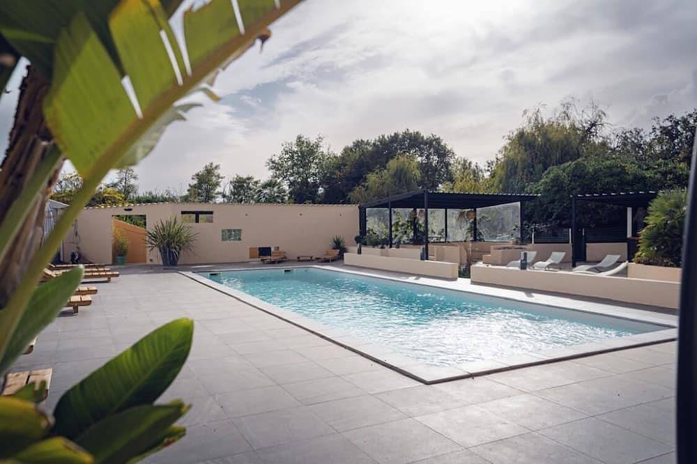 Maison Avec Grande Piscine à Proximité de la mer in Marina d'Oru, Ghisonaccia