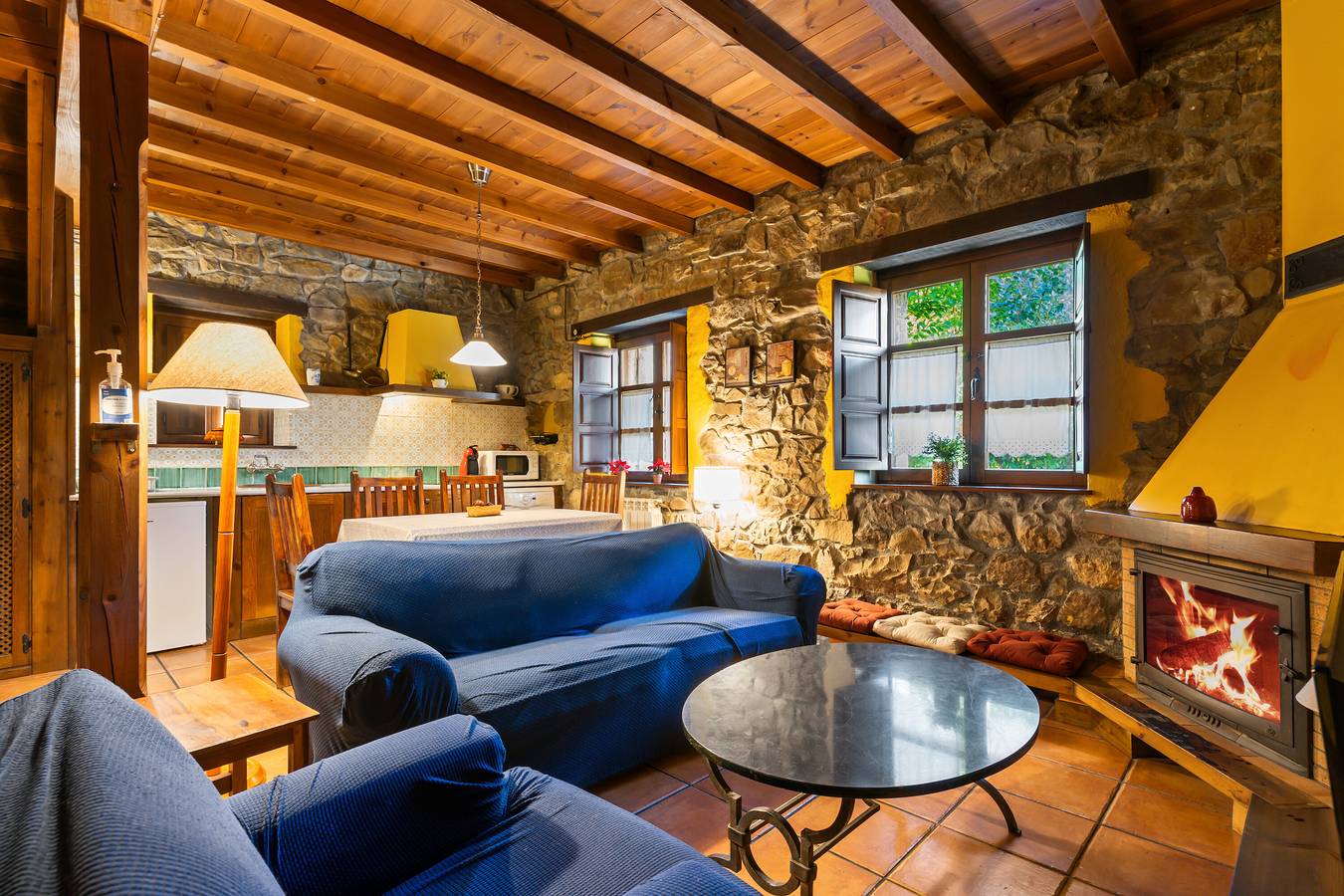Landhuis 'Valle De Bueida Viscárcel' met uitzicht op de bergen, privétuin en Wifi in Quirós, Cantabrisch Gebergte