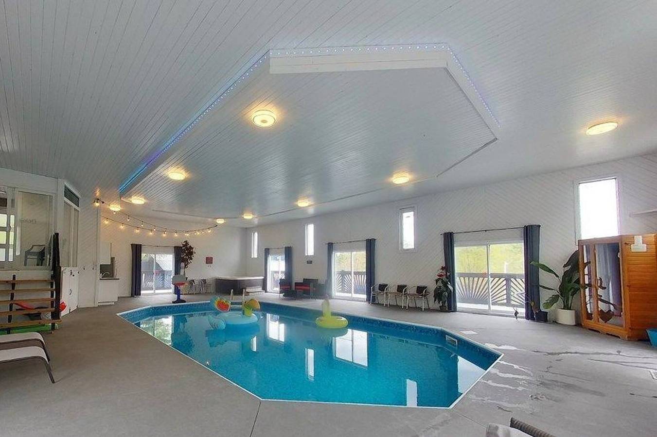 Hallenbad! Whirlpool! Sauna! im Blue Haven! in Algonquin Provincial Park