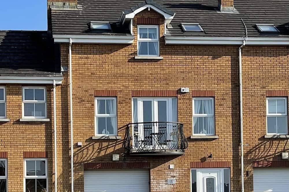 Luxus Portrush Ferienhäuser - The Green. Schlafmöglichkeiten für 11 in 8 Betten. Hunde. Wifi Golf in Portrush, Grafschaft Londonderry