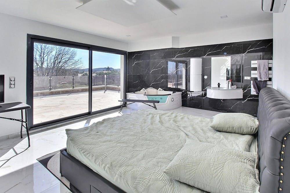 Amazing home in Pont Saint Esprit in Pont-Saint-Esprit, Nimes region