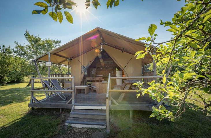 Cottage pour 5 personnes, avec terrasse et piscine ainsi que jardin et sauna à Saires