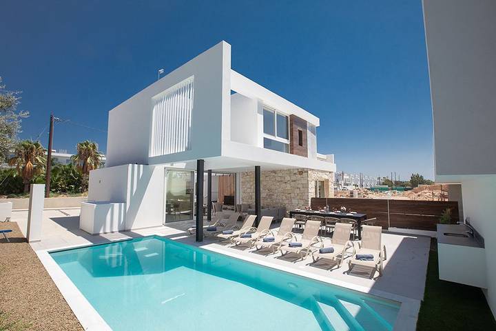 Villa for 12 personer, med Balkon og Terrasse såvel som Have og Pool i Cypern
