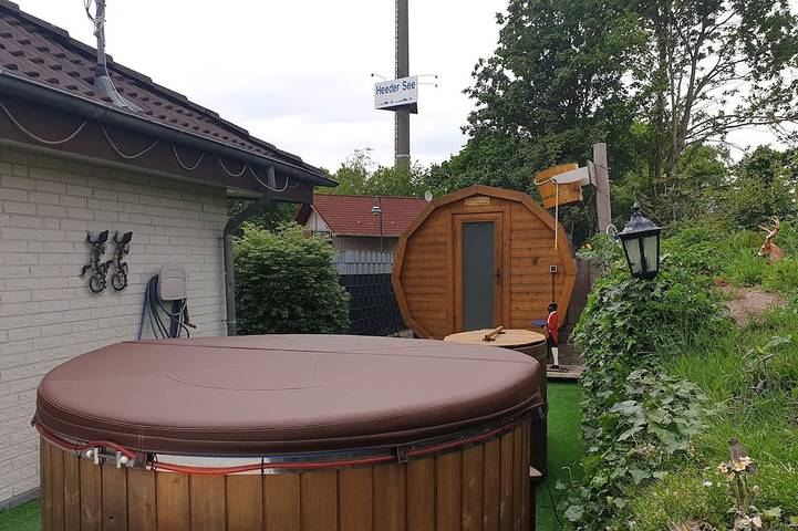 Ferienhaus für 8 Personen, mit Whirlpool und Garten sowie Sauna in Heede