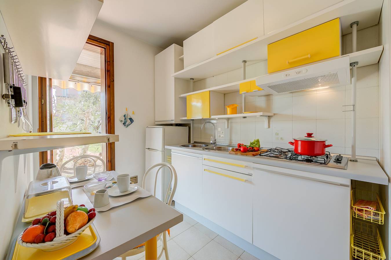 Appartement entier, Cinzia Apartment Front Beach in Colombare, Sirmione