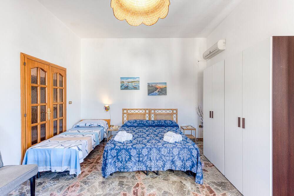 Apartamento entero, Apartamento 'Villetta Municipio - Salento' con Terraza Privada, Wi-Fi y Aire Acondicionado in Castrignano del Capo, Golfo de Tarento