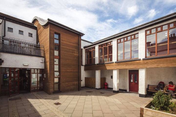 Hostel for 4 people, with Terrace and Garden in Bushmills