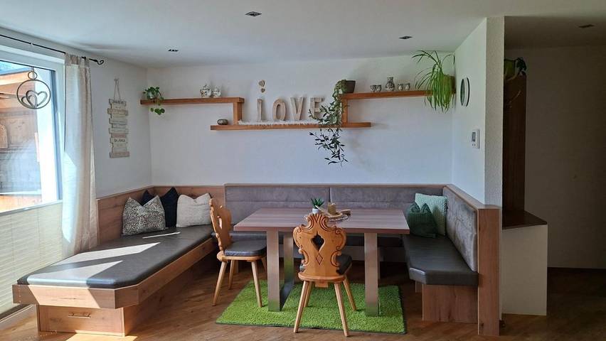 Ferienwohnung für 3 Personen, mit Terrasse und Garten sowie Ausblick in Grins