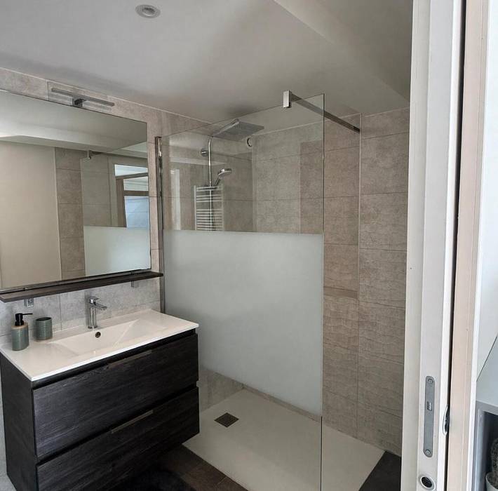 Gîte pour 8 personnes, avec Balcon et Jacuzzi ainsi que Terrasse et Piscine à Reyrieux - 2