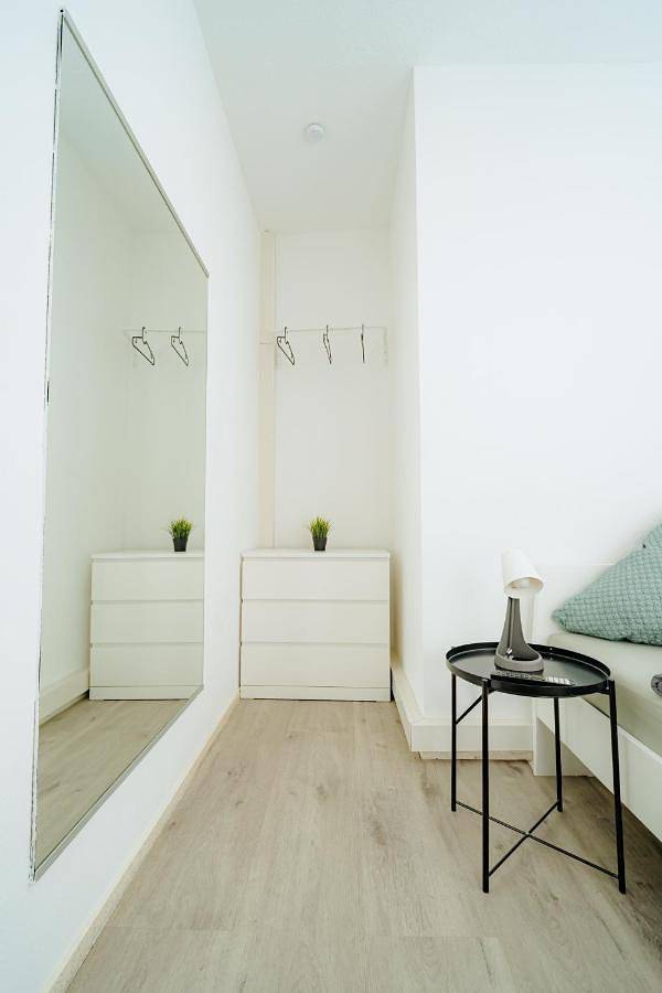 Ganze Wohnung, Double or Twin Room in Laacher See, Nickenich