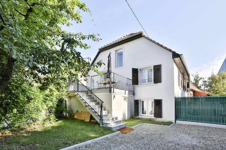 Gîte pour 7 personnes, avec Terrasse ainsi que Jardin et Vue à Brunstatt
