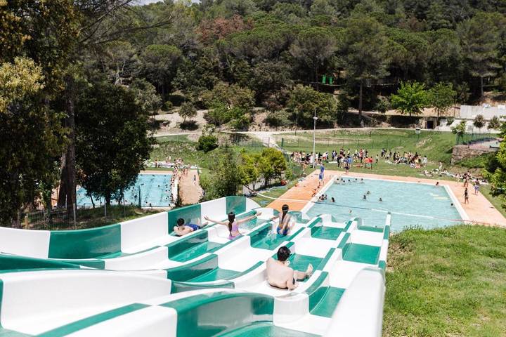 Hotel para 6 personas, con Terraza y Jardín además de Piscina y Vistas en Sales de Llierca - 3