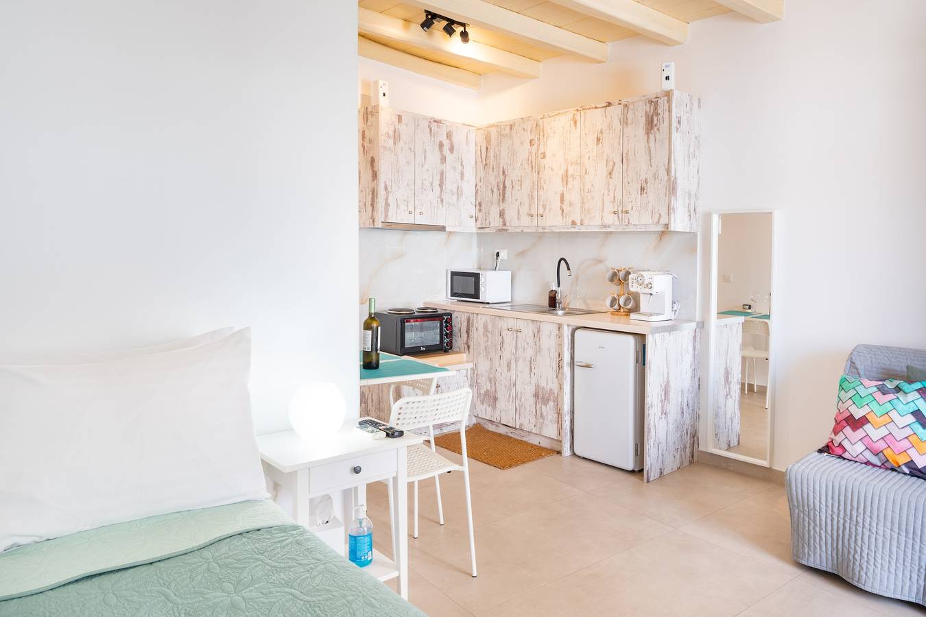 Appartement 'Irene's Studio' met gedeeld zwembad, draadloos internet en airconditioning, foto 10