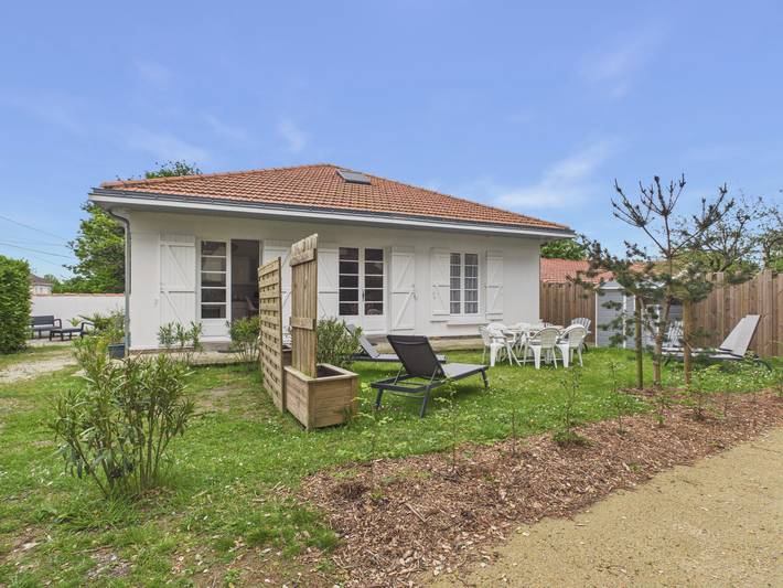 Location de vacances pour 6 personnes, avec jardin et terrasse dans Port de Gourmalon
