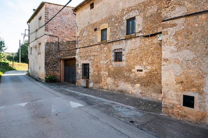 Casa de vacaciones para 8 personas, con vistas y jardín, Se admiten mascotas en Pla de l'Estany - 2
