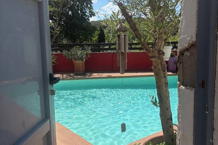 Location de vacances pour 6 personnes, avec piscine, animaux acceptés à Sainte-Anastasie