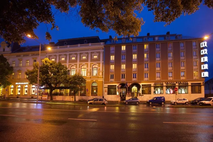 Hotel para 2 personas, con jardín además de sauna y jacuzzi - 1