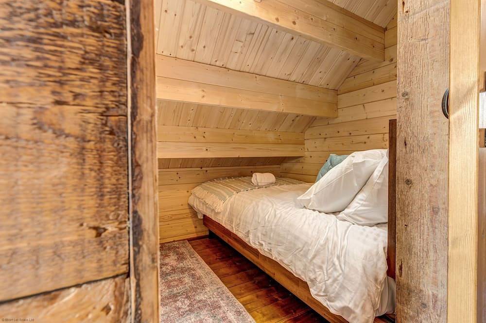 Bluebell Lodge | The Ridgeway Holiday Let | 3 Beds & Sleeps 6 in Crowmarsh, North Wessex Downs