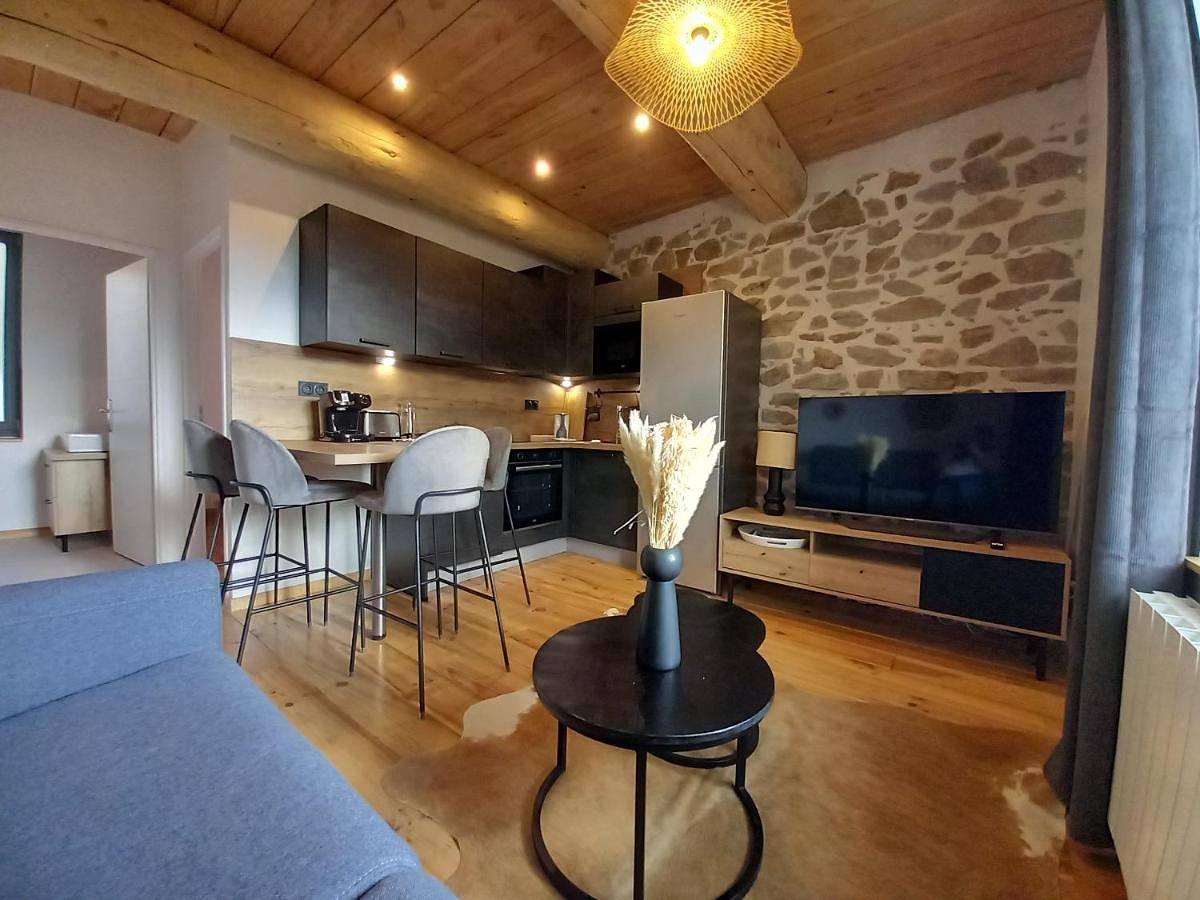 Appartement entier, La Parenthèse Romane in Saint-Nectaire, Parc naturel régional des Volcans d'Auvergne