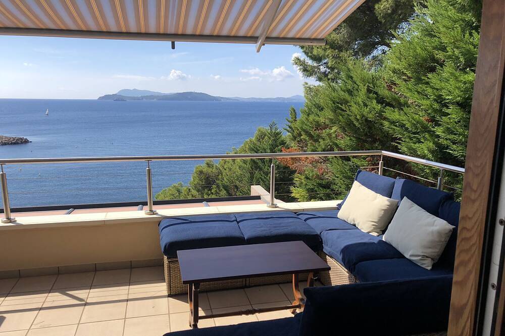 Appartement dans villa directement au bord de mer - Vue magnifique in Le Pradet, Parc national de Port-Cros