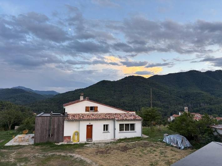 Location de vacances pour 8 personnes, avec jardin et vue à Saint-Laurent-de-Cerdans - 2