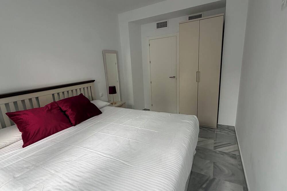 Entire apartment, Historical living in the heart of Málaga with 3 Br and 2 bathrooms. Lift + Wifi in Malaga Centro Historico, Malaga