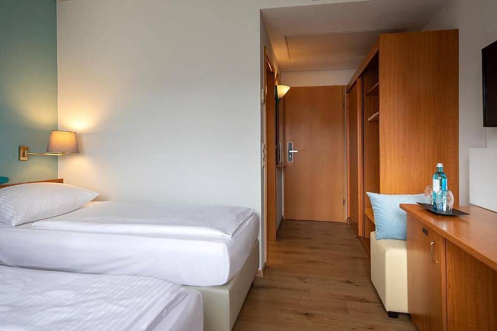 Twin Type | Near Ludwigsplatz (1.12 mi away) & Bürgerpark 1.06 miles in Dörnigheim, Maintal