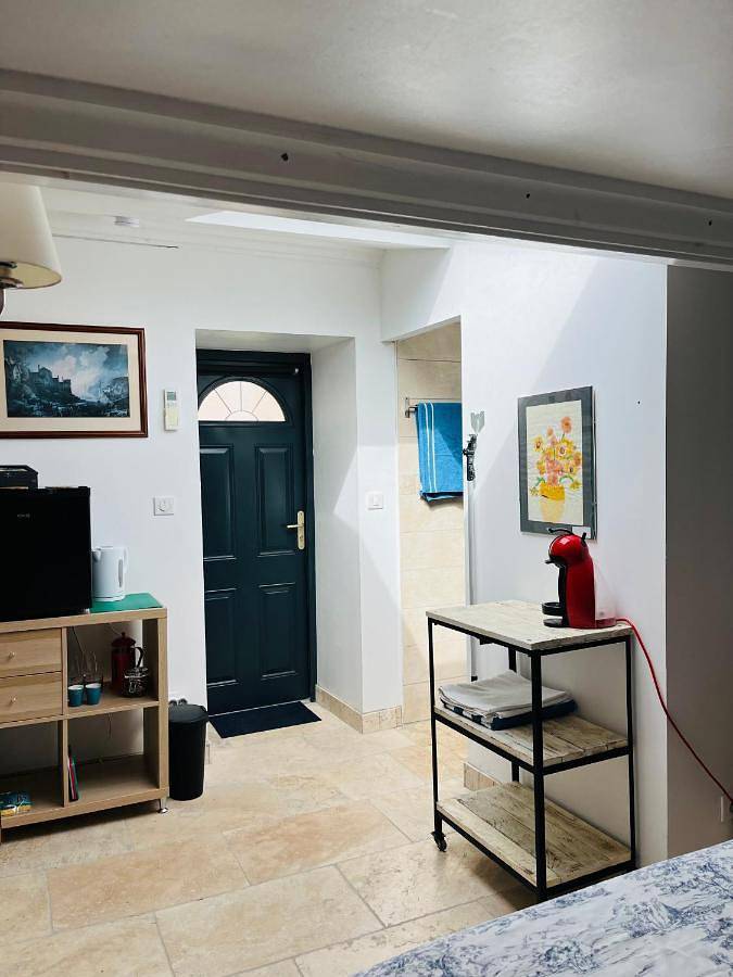 Double Room with Private Bathroom in Moulézan, Région de Nîmes
