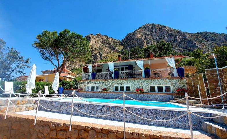 B&b per 2 persone, con Terrazza e Giardino nonché Piscina e Panorama a Santa Flavia