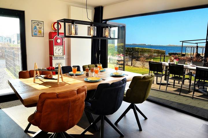 Vakantiehuis voor 4 personen, with Whirlpool and Terras as well as Tuin and Zwembad in Hulshorst