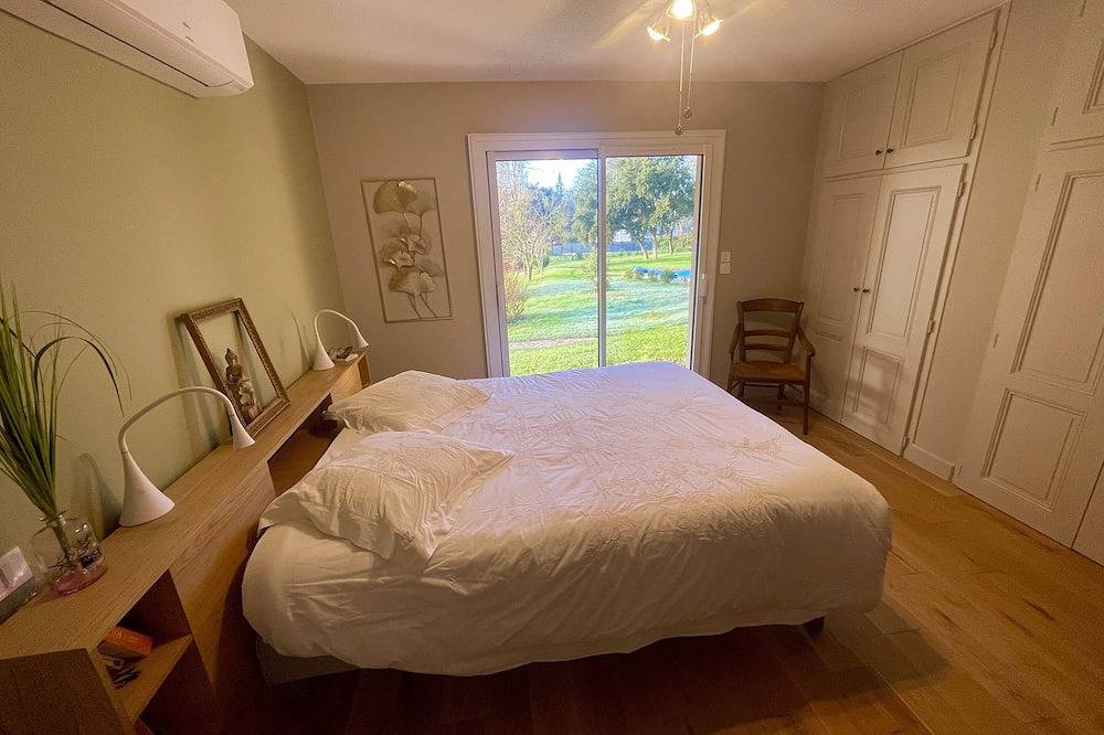 Large Charming Villa, Great Comfort, Beautiful Green Setting, Swimming Pool. in Casteljaloux, Nérac region