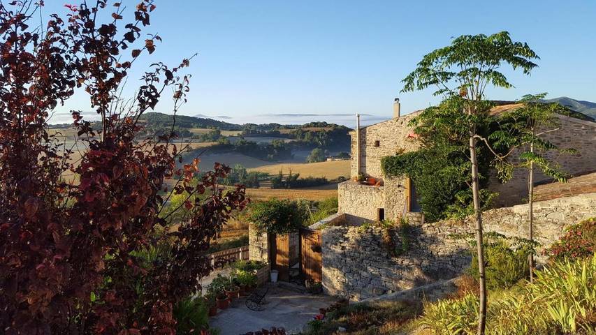 Casa rural para 12 personas, con piscina además de vistas y jardín, Se admiten mascotas en Conca de Barberà