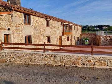Casa rural para 7 personas, con terraza además de jardín y piscina en Muxía