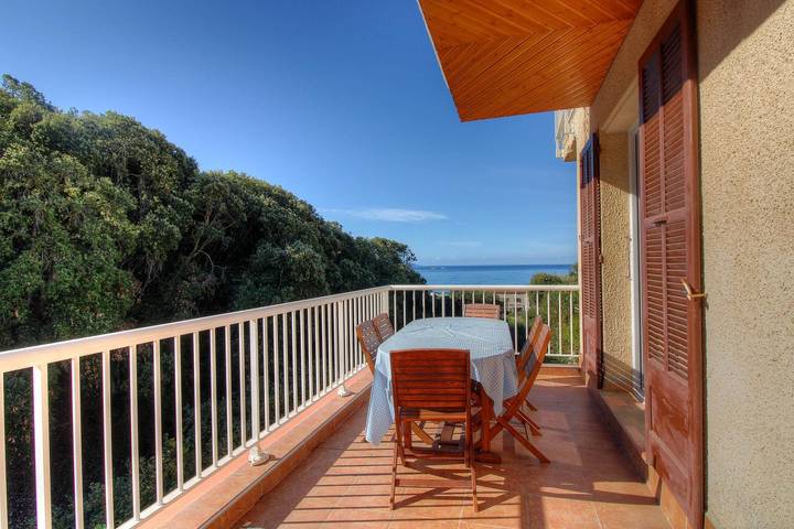 Gîte pour 8 personnes, avec Terrasse et Vue dans Sagone - 4