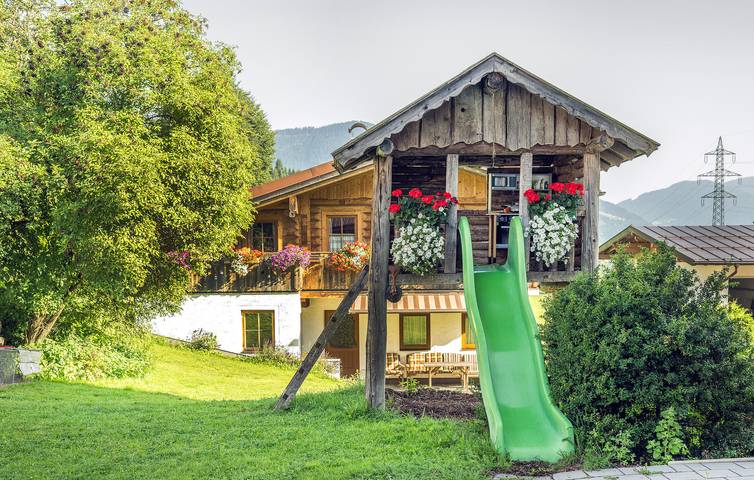 Ganze Ferienwohnung, Wohnung mit Bergblick, Sauna, Terrasse und Parkplatz in der Nähe des Skilifts in Flachau, Ski Amadé