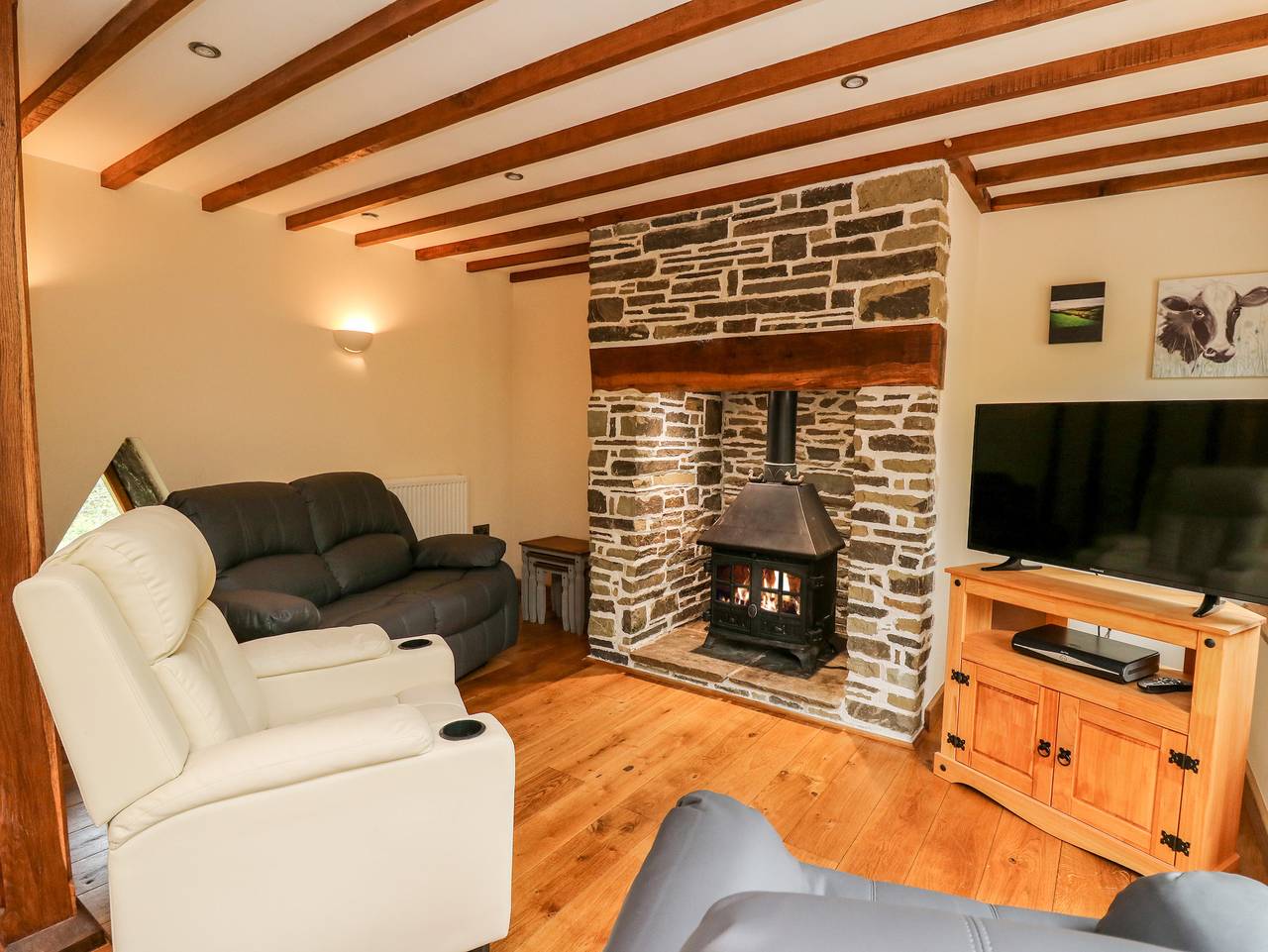 Ploony Barn in Powys