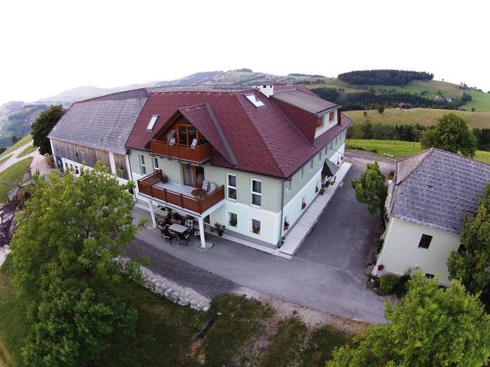 Ferienwohnung für 3 Personen, mit Pool und Terrasse sowie Garten