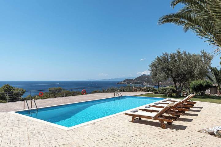 Villa for 16 people, with Balcony in Aegina