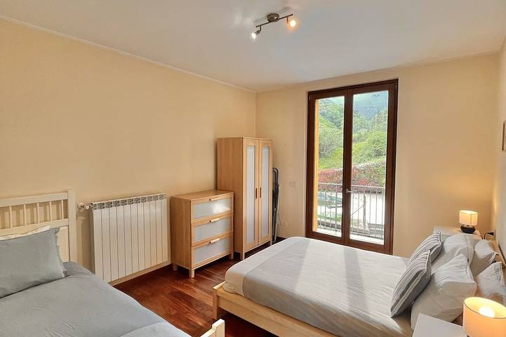 Appartamento intero, Grazioso appartamento con piscina e vista mozzafiato sul lago in Argegno, Comune di Argegno