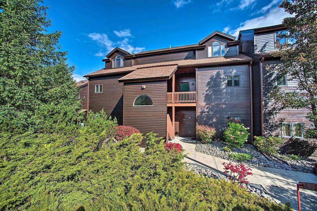 Ganze Wohnung, Hunter Mountain Ski Retreat - Steps to Lift! in Hunter, Catskill Mountains